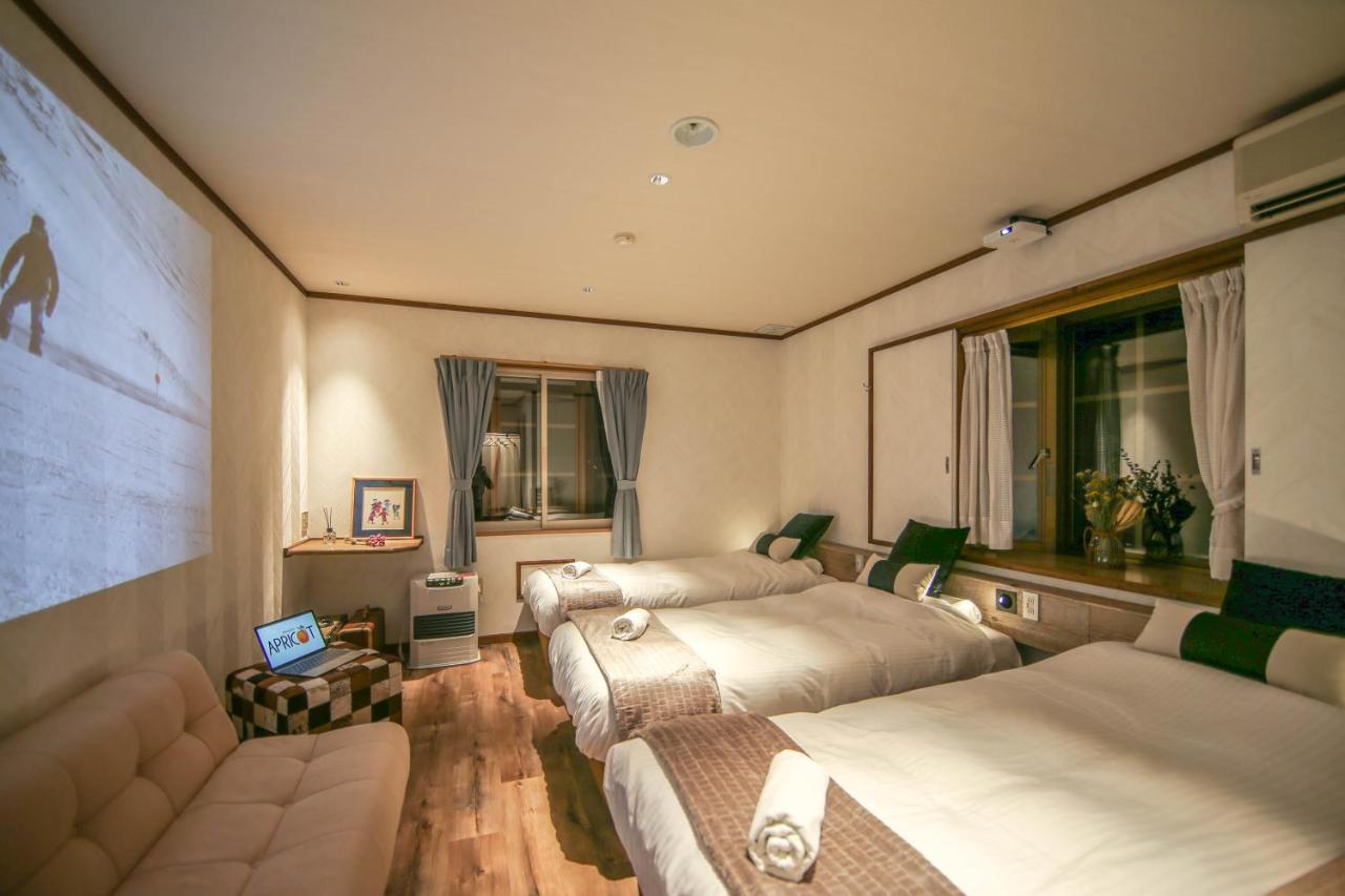 Apricot Pension Hakuba Extérieur photo